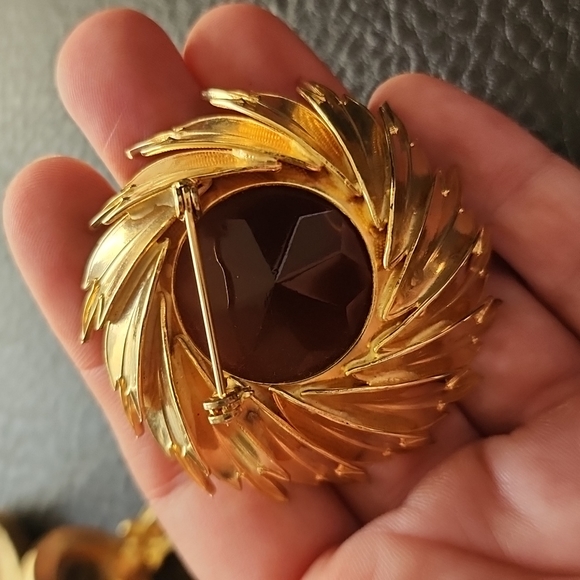 VTG brooch & clip earring set - Picture 7 of 12